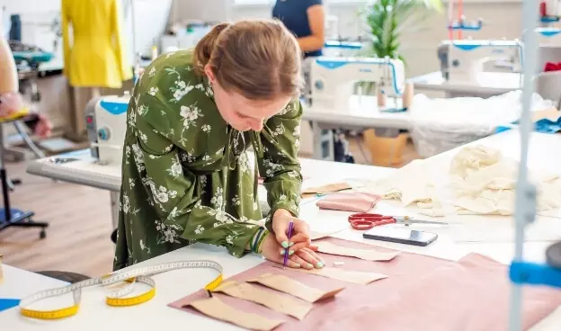Essential Guide To Fashion Design Beginner Course